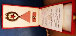 Munka Érdemrend bronz fokozat igazolással szalagsávval díszdobozban 1973