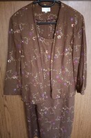 Sáska Fashion hímzett és flitterekkel díszített alkalmi kosztüm 42-es méret
