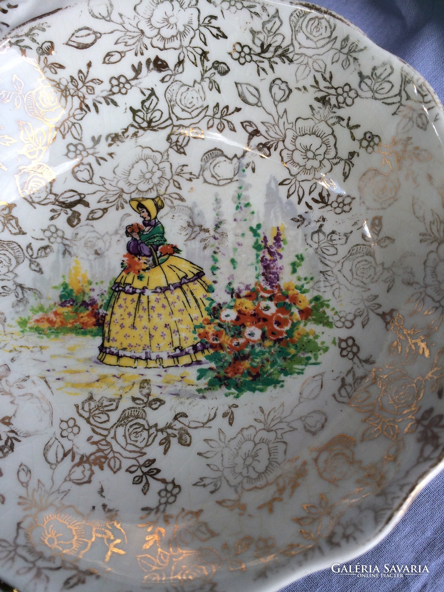 Crinoline lady English offer - Porcelains  Galeria Savaria online  marketplace - Buy or sell on a reliable, quality online platform!