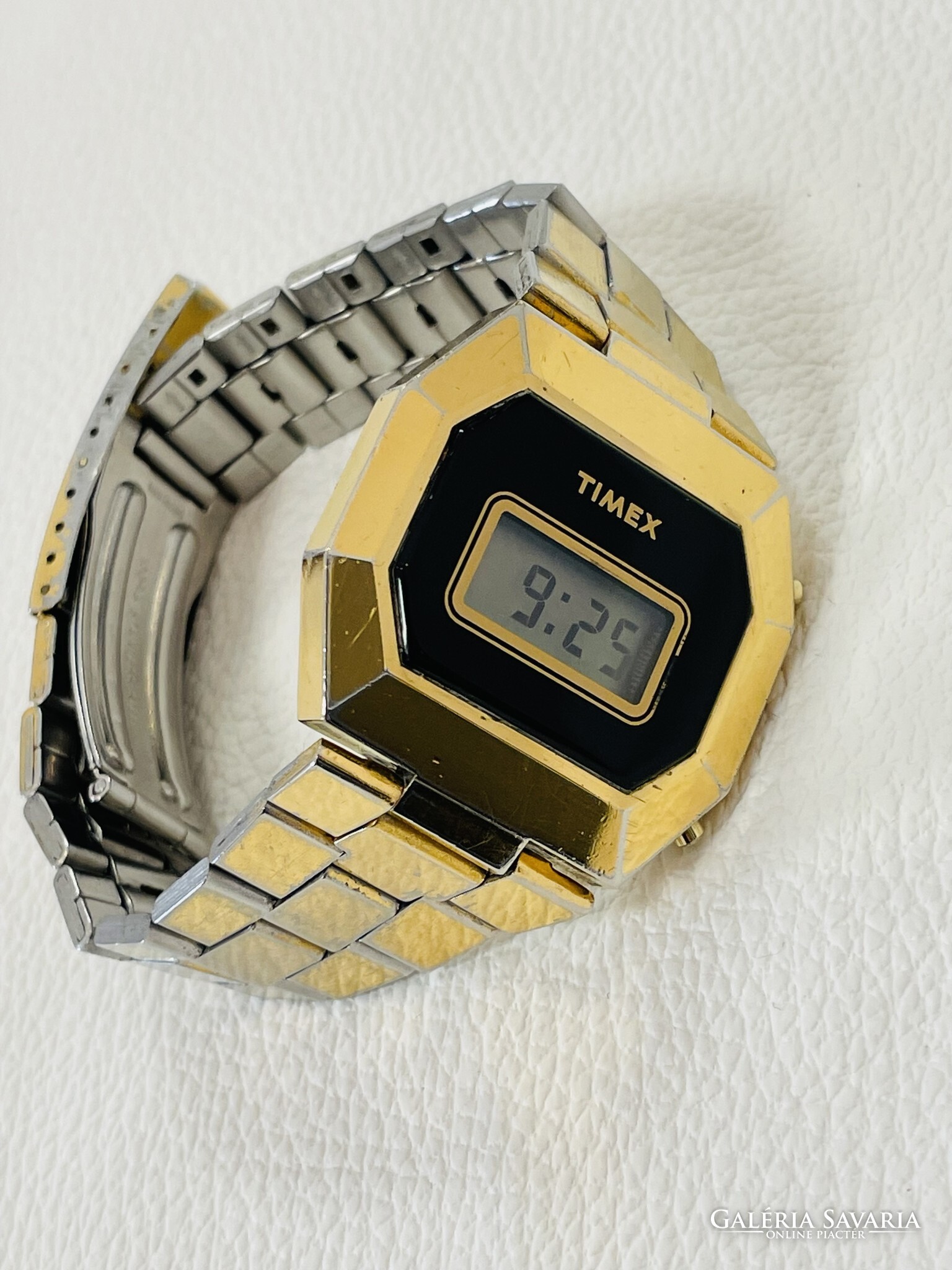 Vintage timex mens deals watch
