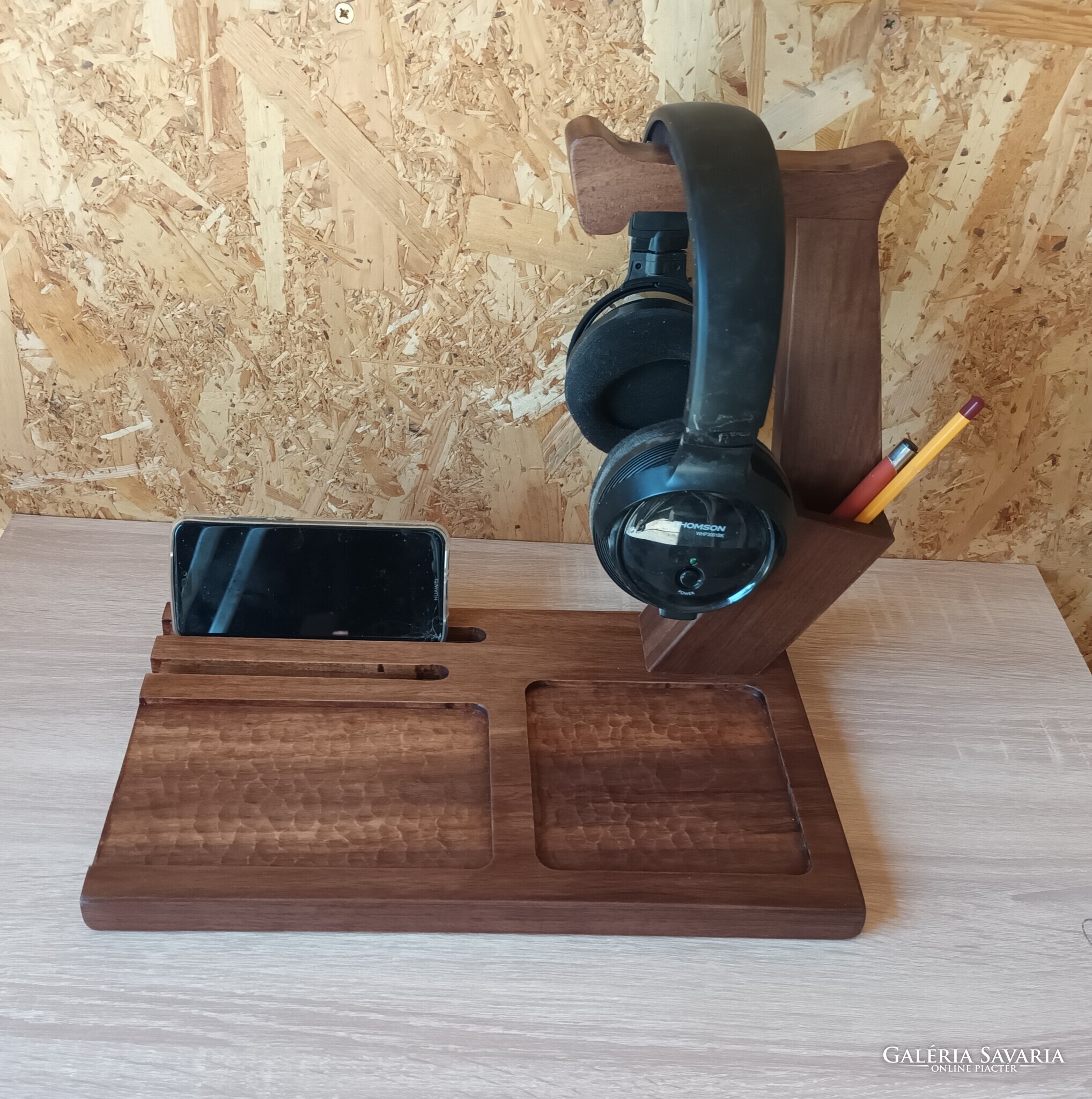 Asztali rendező,irodai rendező,telefontartó,okosóra  tartó,óratartó,notesztartó,kulcstartó,