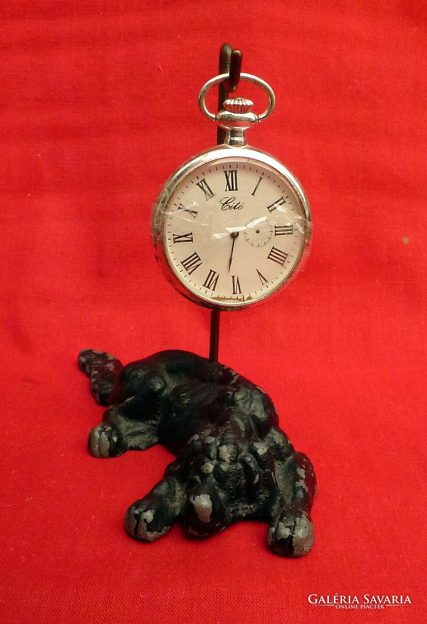 Dog pocket watch holder Clocks Watches Galeria Savaria
