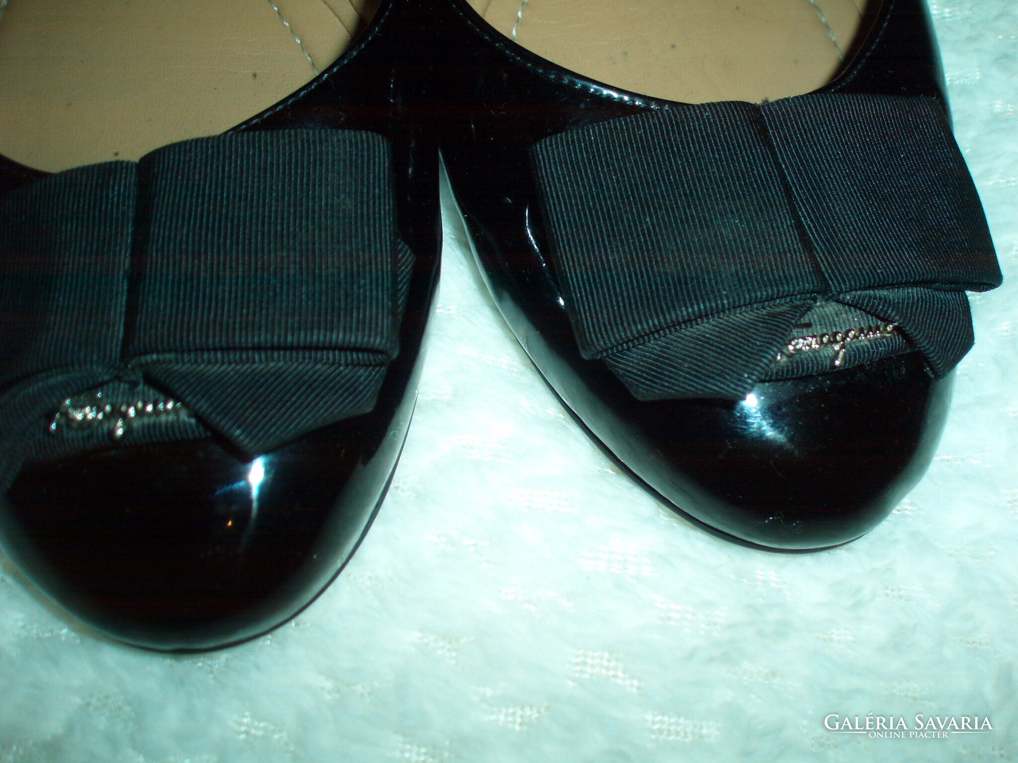 Salvatore Ferragamo lakkbőr balerina cipő