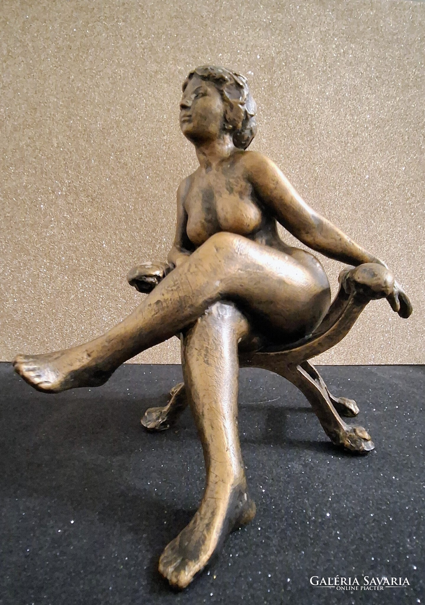 Kutas László: Ülő nő (bronzírozott szobor) - Szobor | Galéria