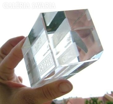 Tömör üveg tárgy dísz : KARTRACE - DUBAI AUTOOROME