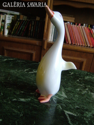 Very beautiful hand-painted goose from Hollóházi