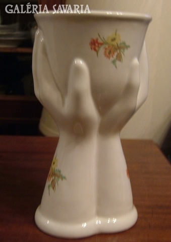 Különleges alakú jelzett váza