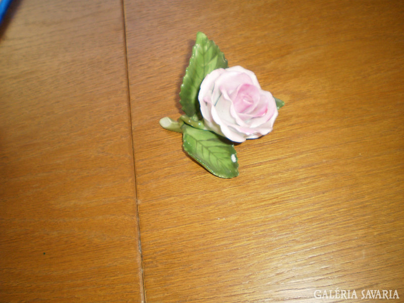 Herendi  rózsa sérült