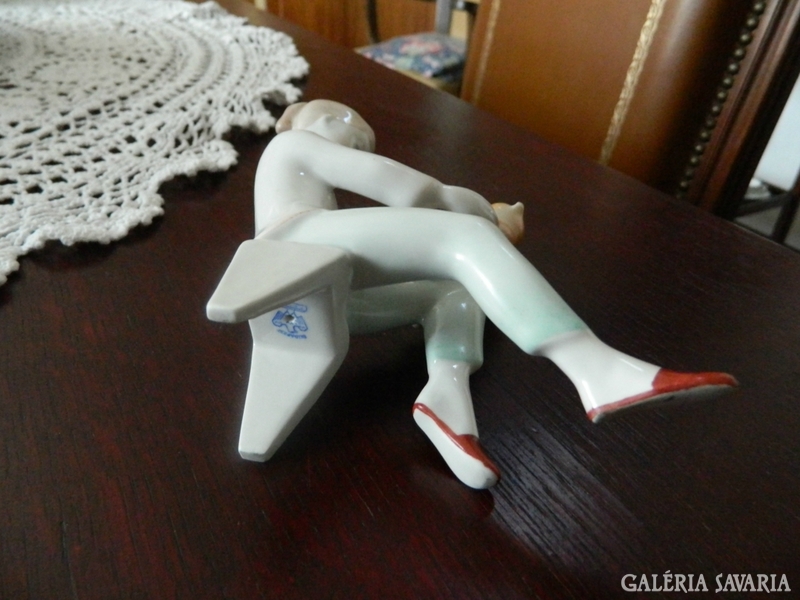 Macival játszó lány :aquincumi porcelángyárból RITKA!!