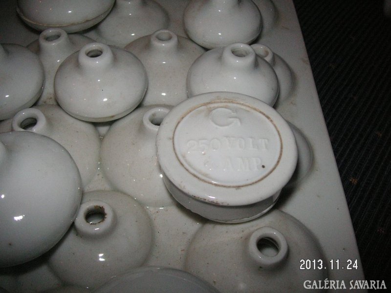 Zsolnay ,  villamos ipari régiségek , jelzett porcelán. Gyűjtői i darabok a 40-es ,-50 as évekből.