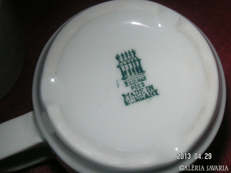 Zsolnay mokkás régi csészék, hibátlan állapotban  , A képpel  ellentétben  7 db csésze  van !