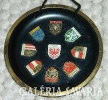Jelzett különleges címeres fém fali dísztányér