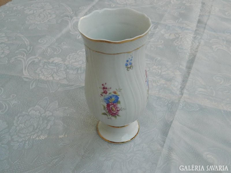 Large vase with raven house flower pattern