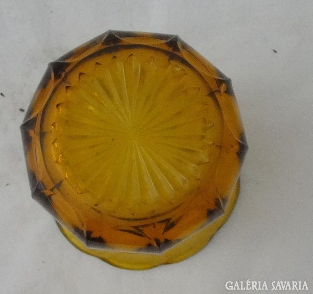 8740 Régi sárgas fodros szélű üveg váza