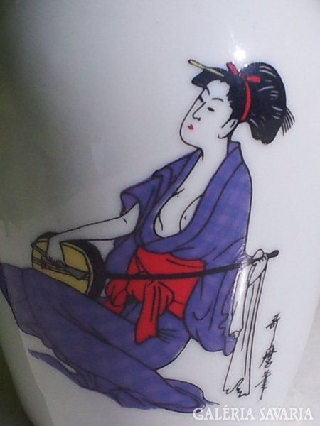 Zenélő gésa, japán váza