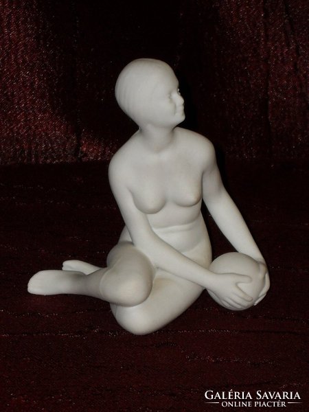 Ülő női akt labdával  ( DBZ0061 )