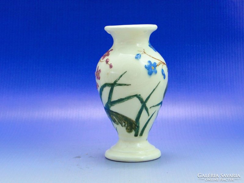 0B278 Vajszínű kisméretű madaras kerámia váza