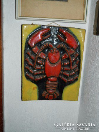 Applied wall ceramics: crab