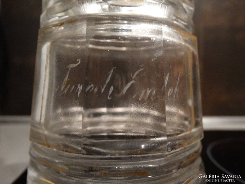 Hántolt, metszett, monogramos antik likőrös üveg
