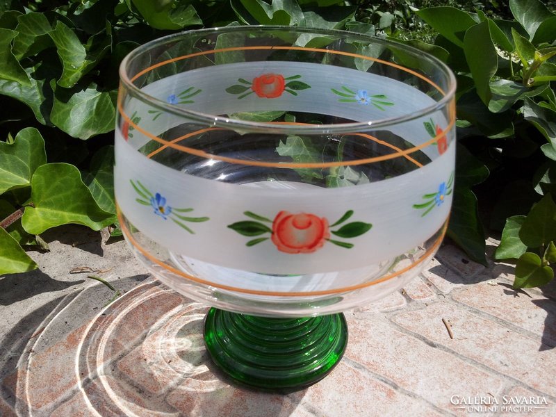 Glass goblet with pink base, offering bonbons