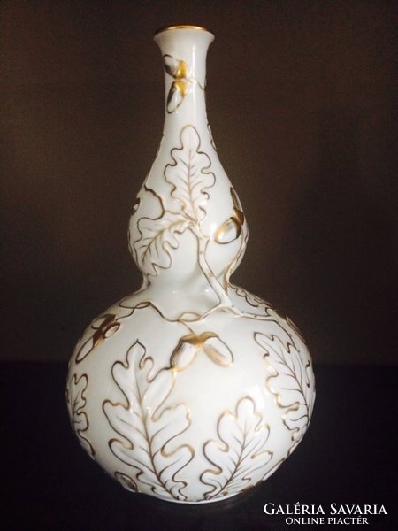 A rarity, a large acorn lamp from Herend made for a hunting exhibition in 1971 with a wonderful relief