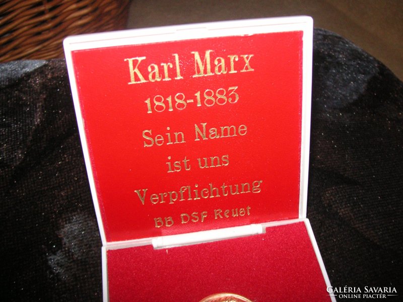Marx Károly  NDK emlékérem , aranyozott