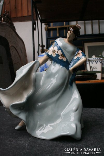 Táncoló nő, Royal Dux kerámia szobor