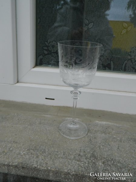 Large engraved glass goblet with sole