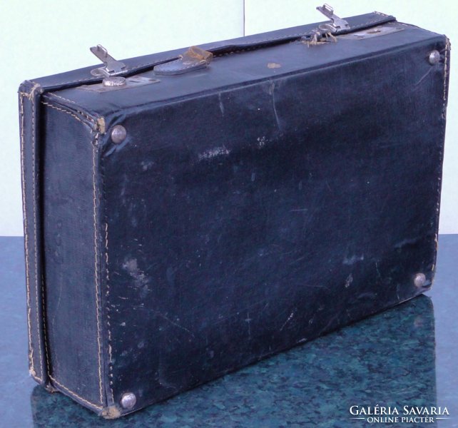 0C902 Antik kisméretű pipere bőrönd