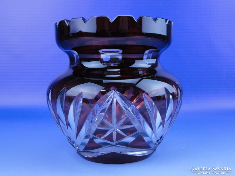 0D534 Bordóra színezett csiszolt üveg váza
