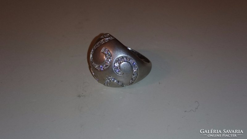 Gyönyörű ezüst gyűrű 