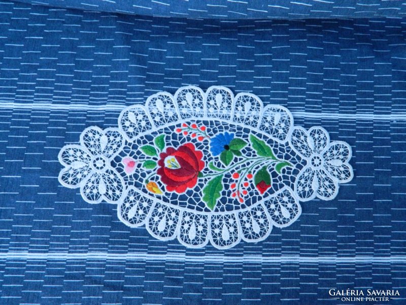 Kalocsai richelieu embroidery