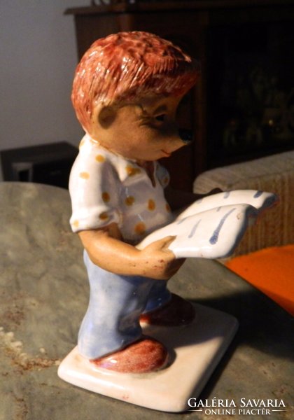 Antique ceramic statue: reader sún-szécsi?
