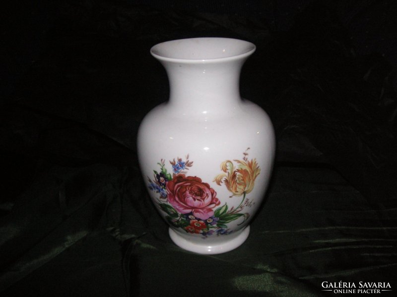 Porcelán váza