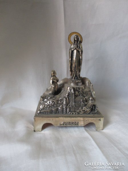 Lourdes-Szűz Mária zenélő szobor.
