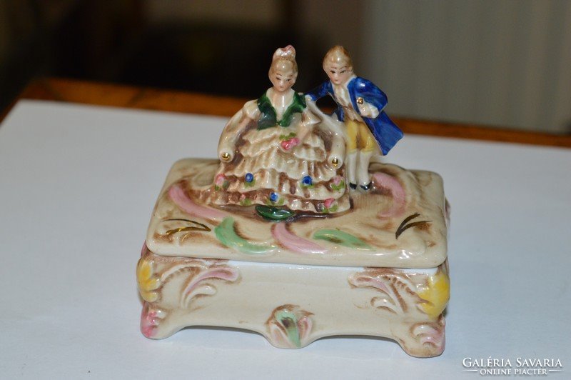 Német porcelán figurális bonbonier