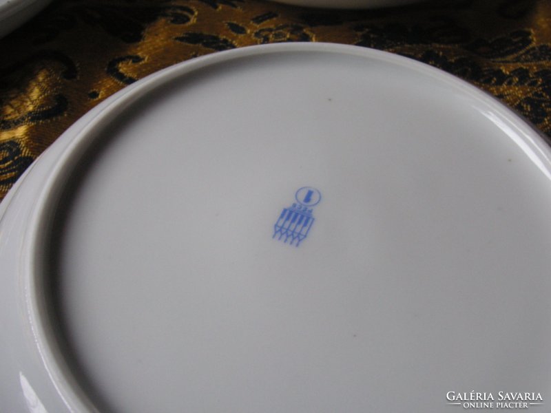 Zsolnay delicacy plates