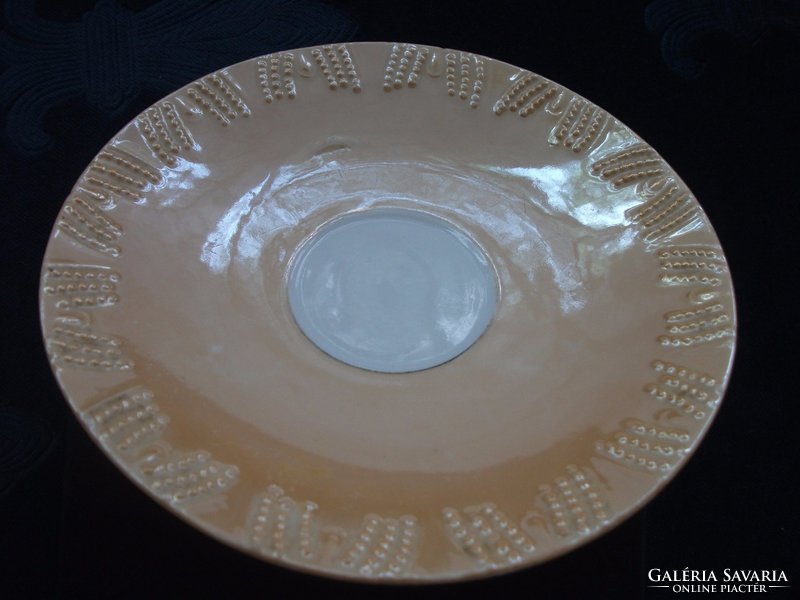 19. Small plate with ocher yellow eosin pearl pattern, size 15 cm