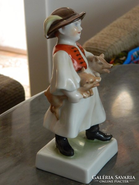 Herendi Malaclopó - malacos fiú Vastagh Györgyné tervezte