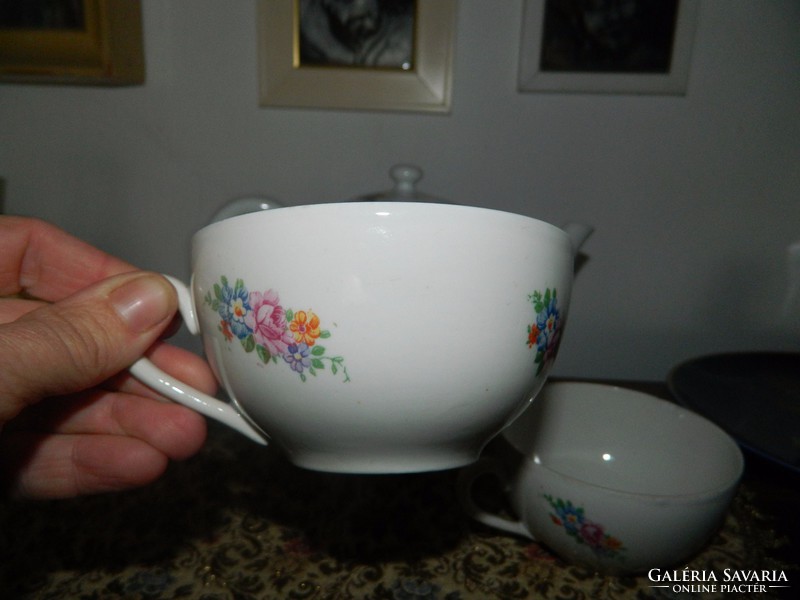 Zsolnay teás kiöntő két csészével a múlt század elejéből