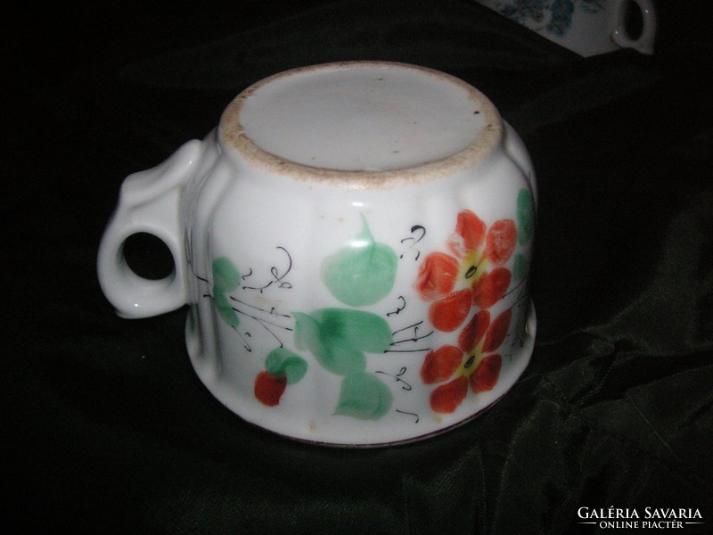 Zsolnay comma cup