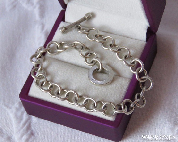 Showy silver bracelet