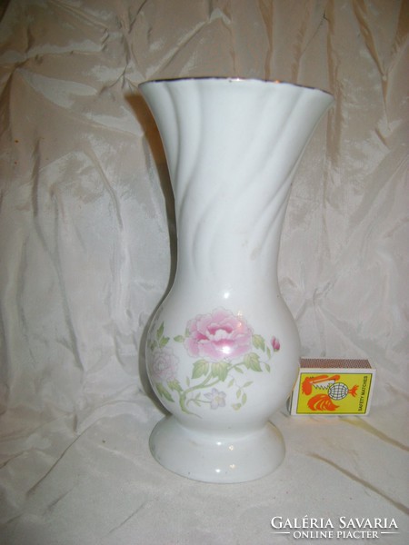 Rózsás porcelán váza