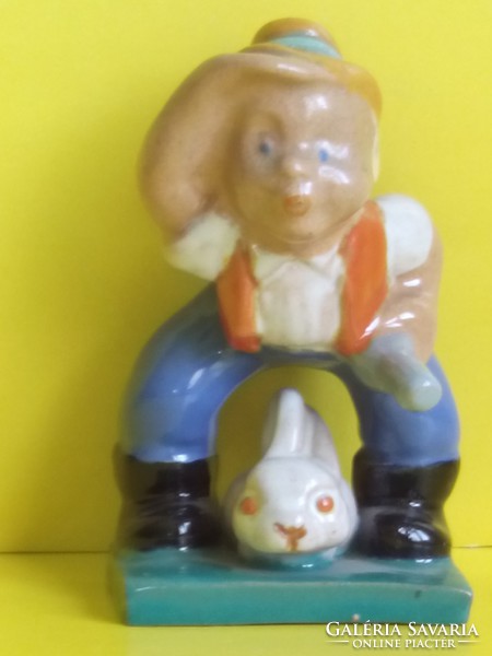 Hop ceramic hunting boy with his bunny