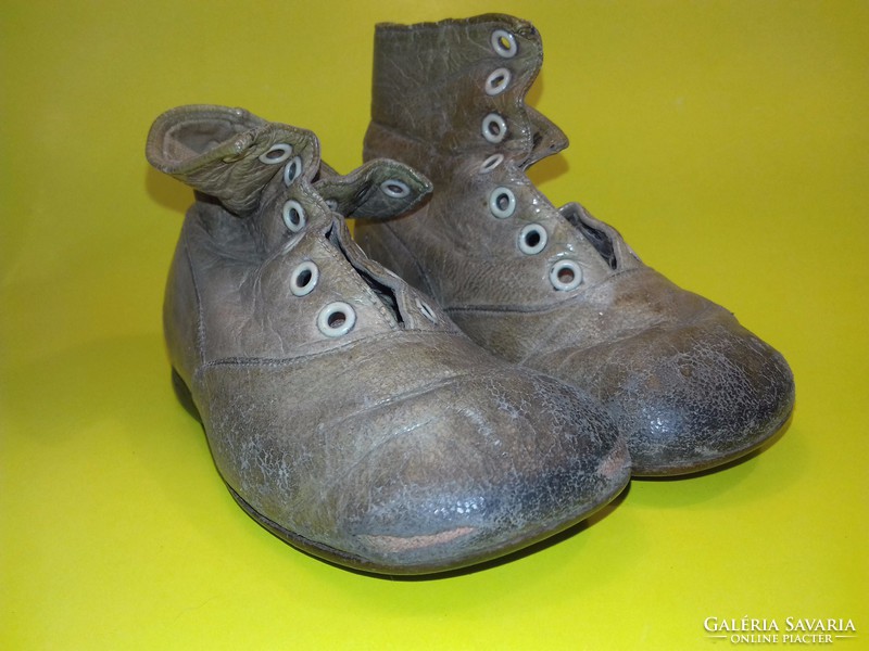 Now it's worth the price!!! Antique small shoes 1 pair + half a pair as a gift