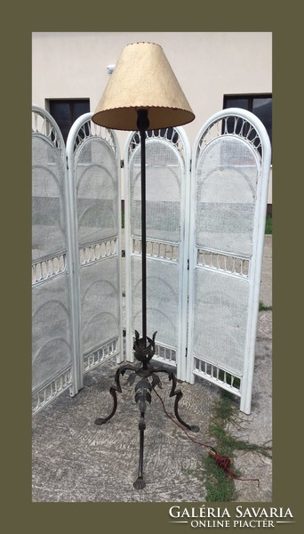 Oroszlán talpas,kovácsoltvas állólámpa 173cm magas