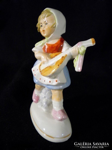 Q615 Régi porcelán figura kislány gitárral