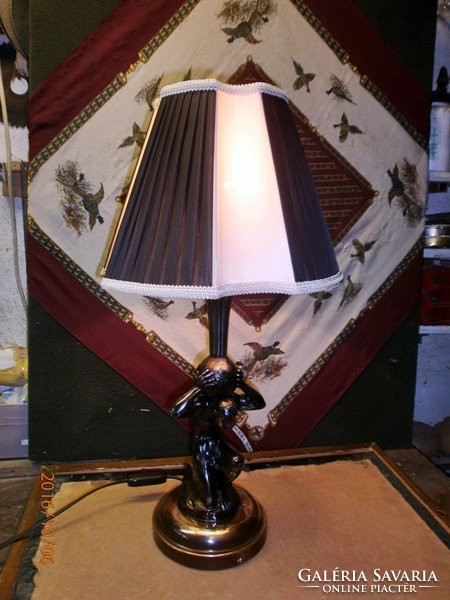 S35 Ón asztali lámpa szoborral,selyem ernyővel
