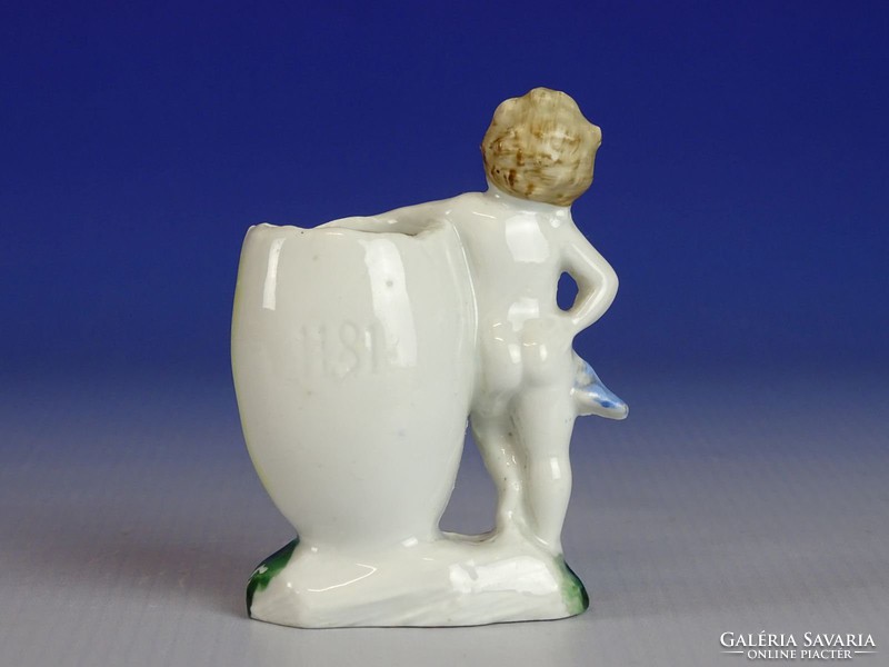 0I825 Antik porcelán Ámor figura ibolyavázával 8cm