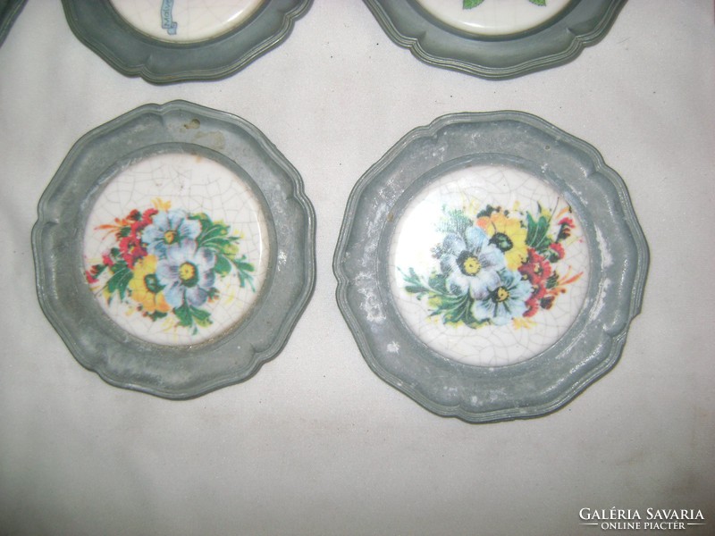Old porcelain tin wall bowl with porcelain, placemat - seven pieces - marked, bouquet of flowers